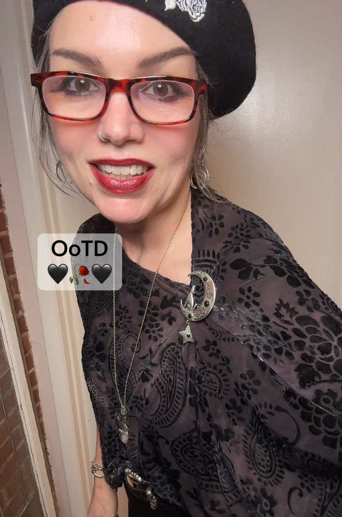 @Shellohween🥀🖤🥀