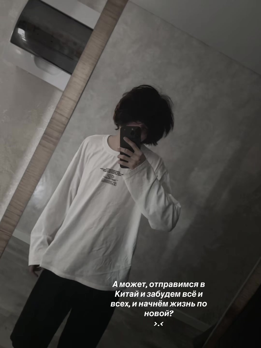 @>.<