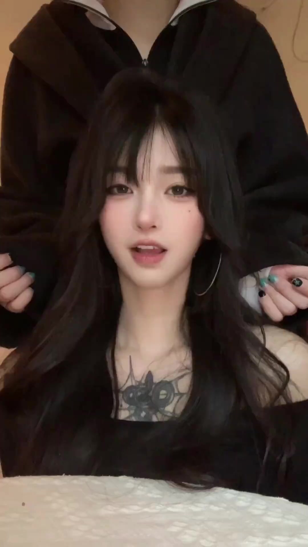 @KM