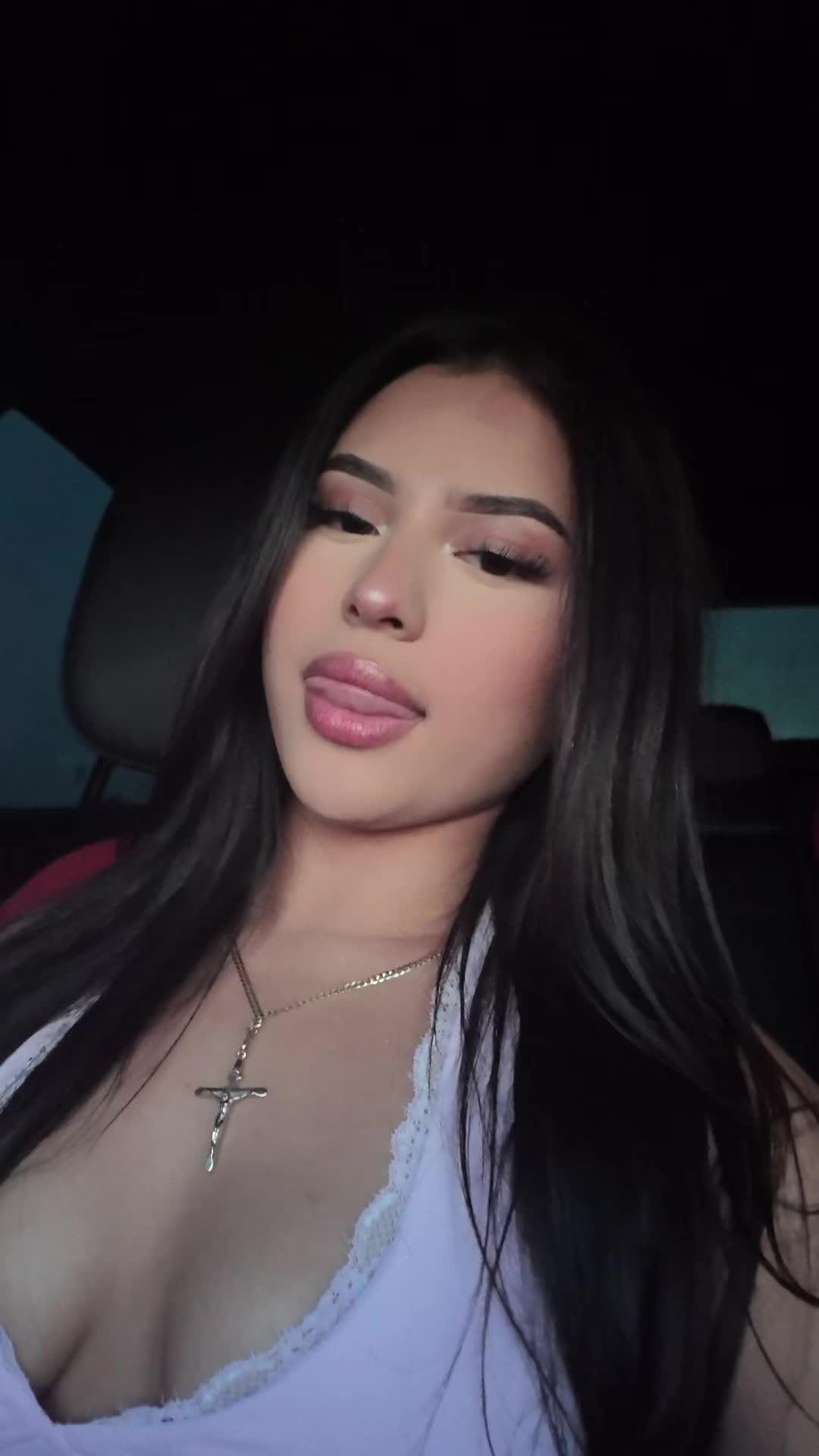 @Anahi
