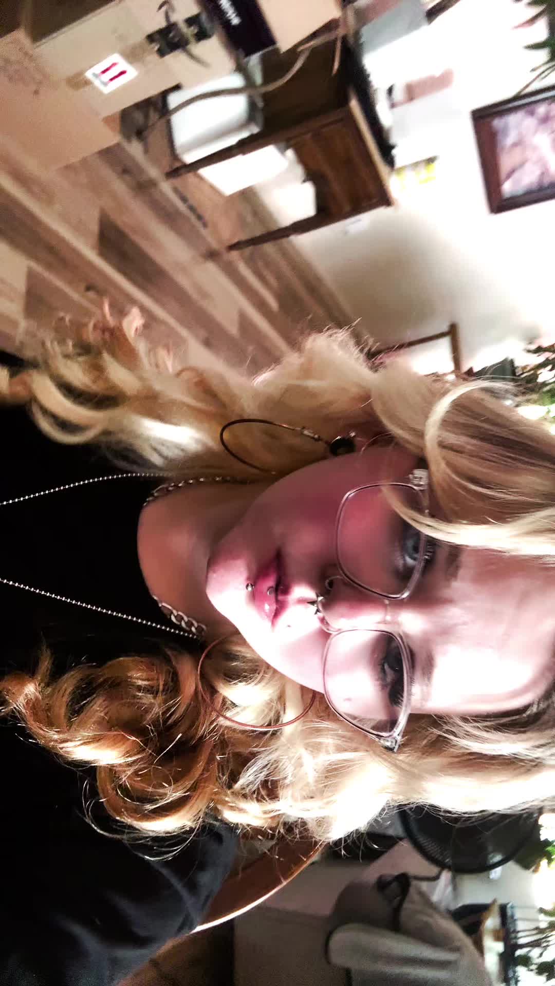 @😻