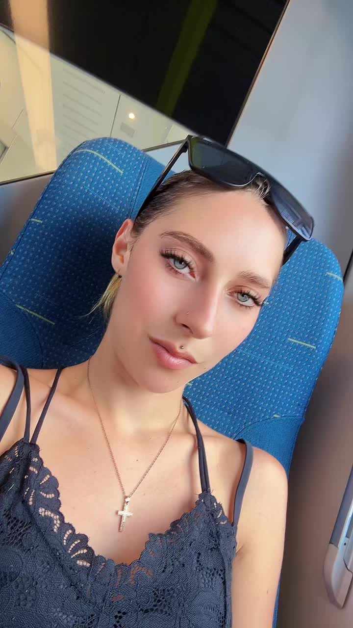 @Claudia🖤