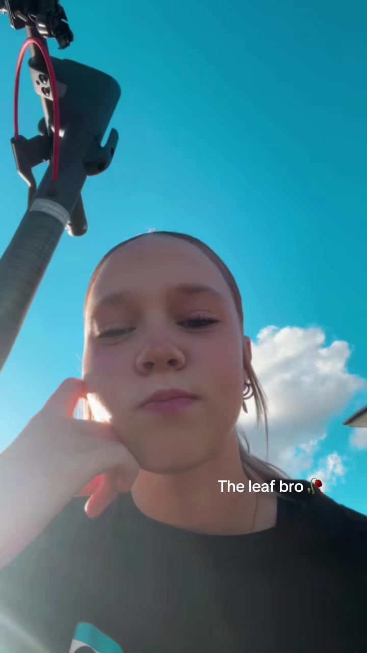 @🫨