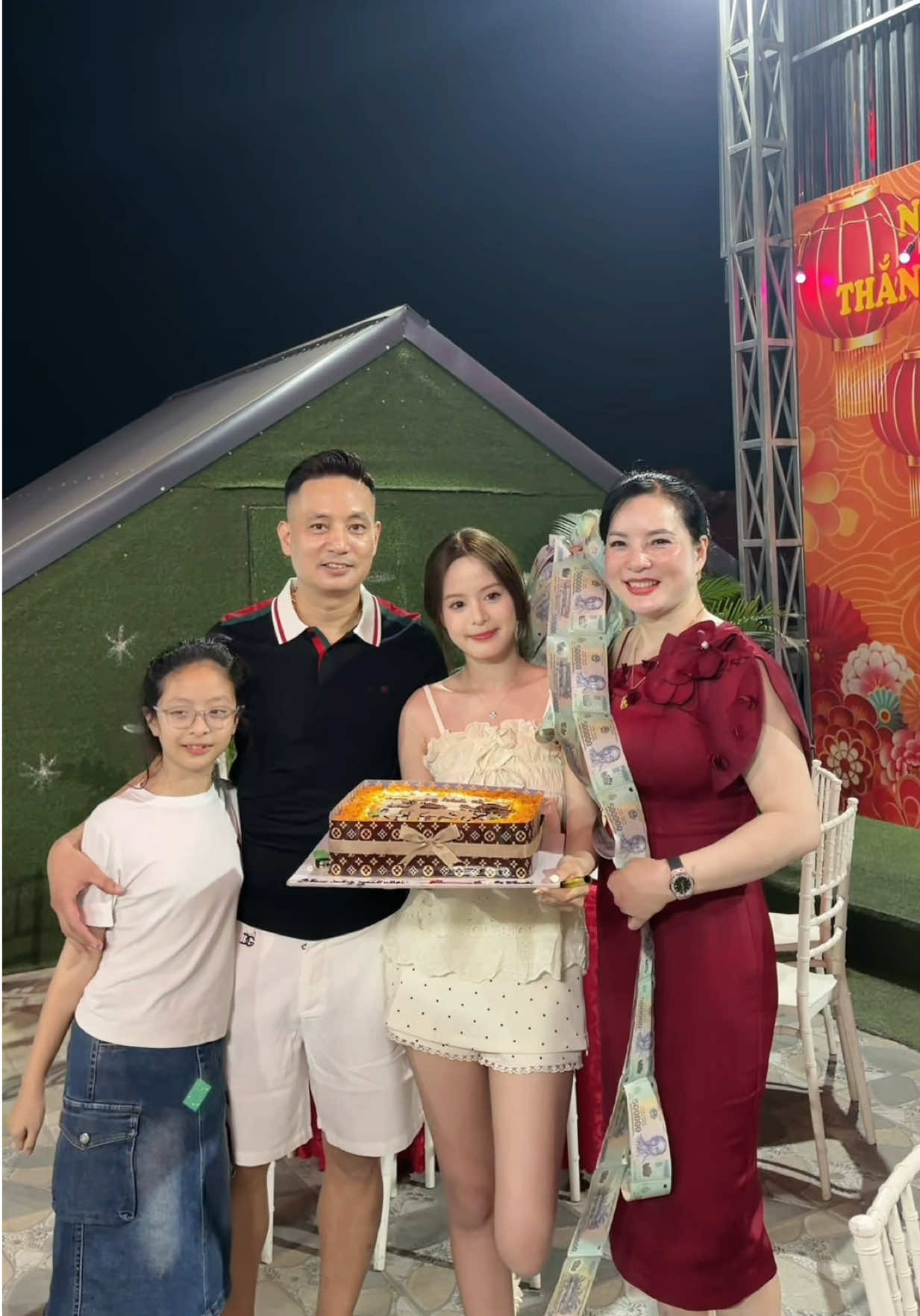 @Nguyễn Uyên Trang