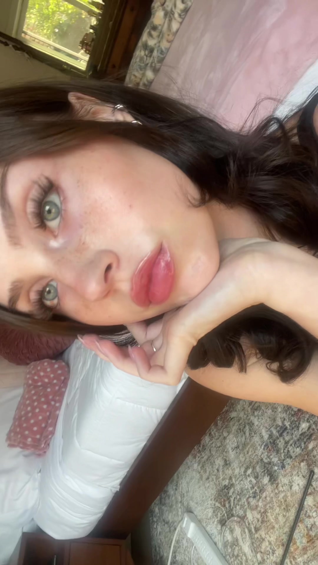@✧:* T *✧･ﾟ