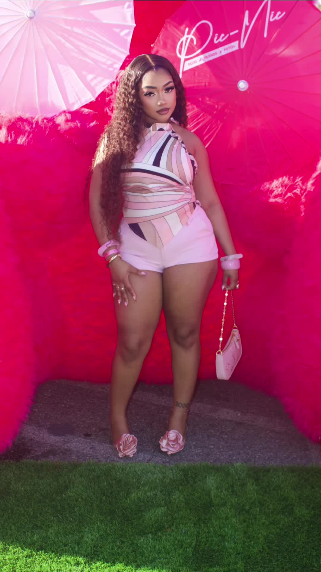 @Bella