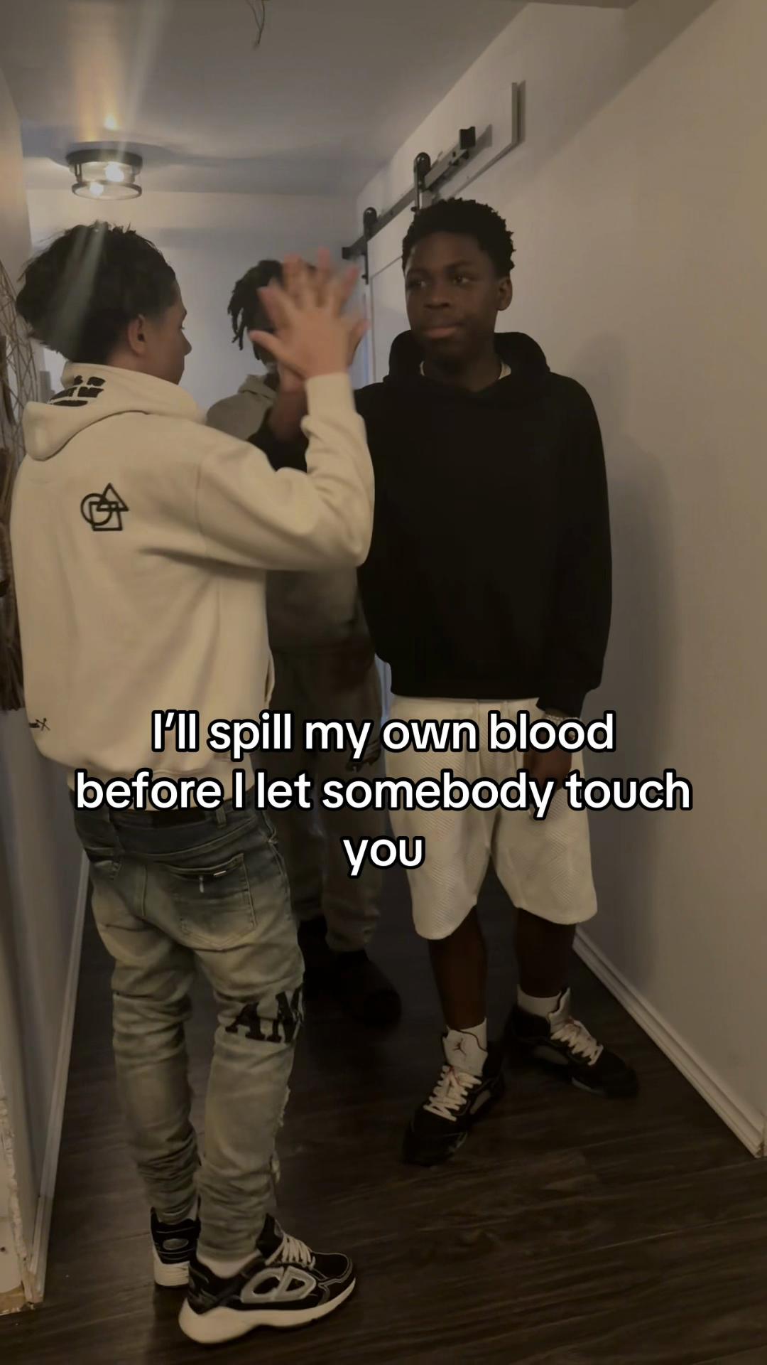 @Llmola