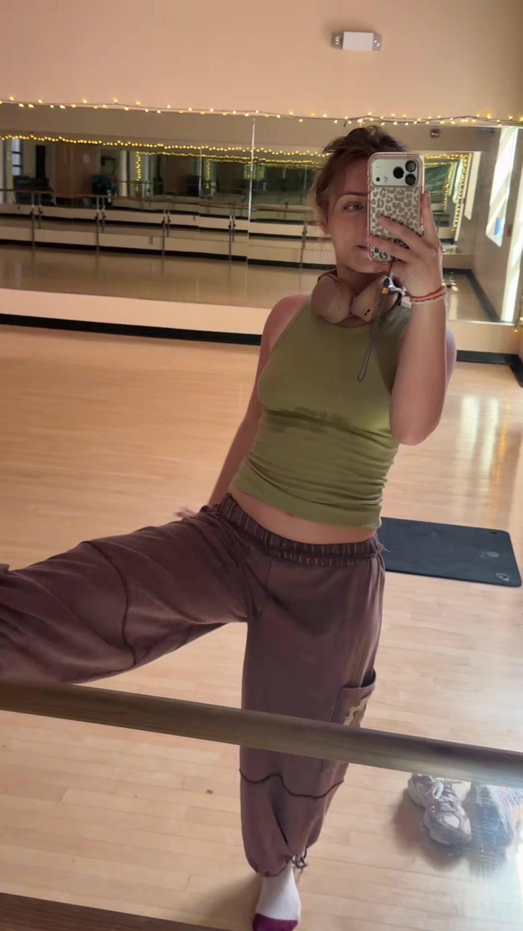 @lottiepoplottiepop