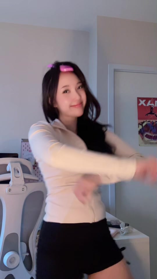 @เหม่งน้อย‘ ตาโต