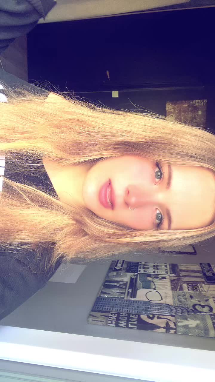@Mona💫