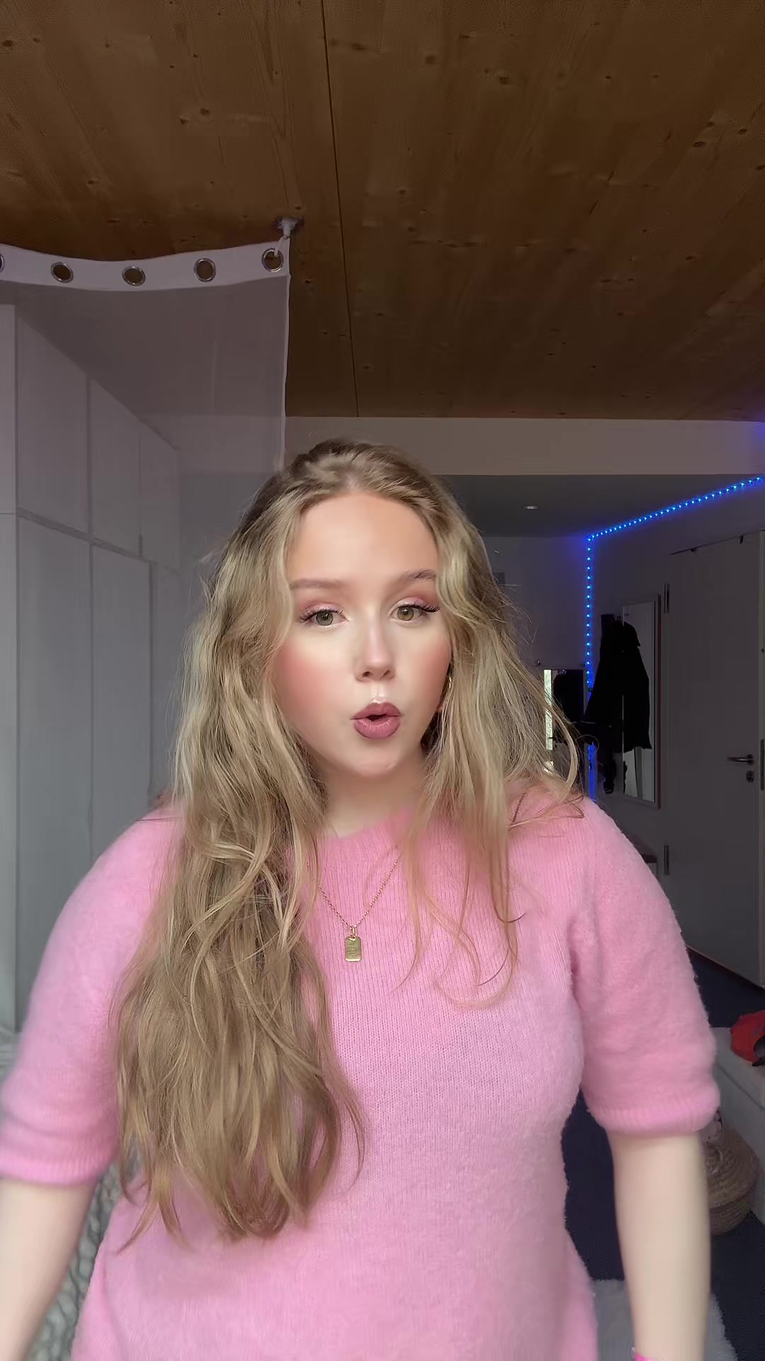 @ELLIE