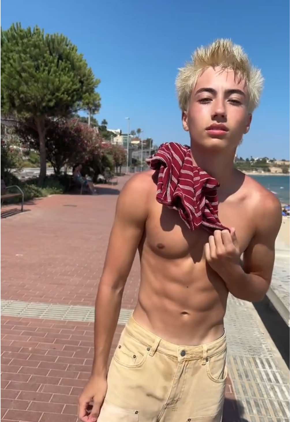 @M6xence