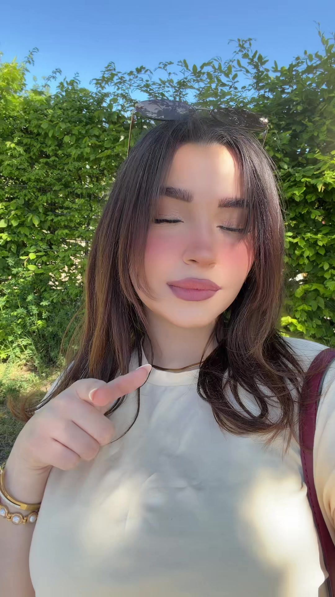 @𝒱
