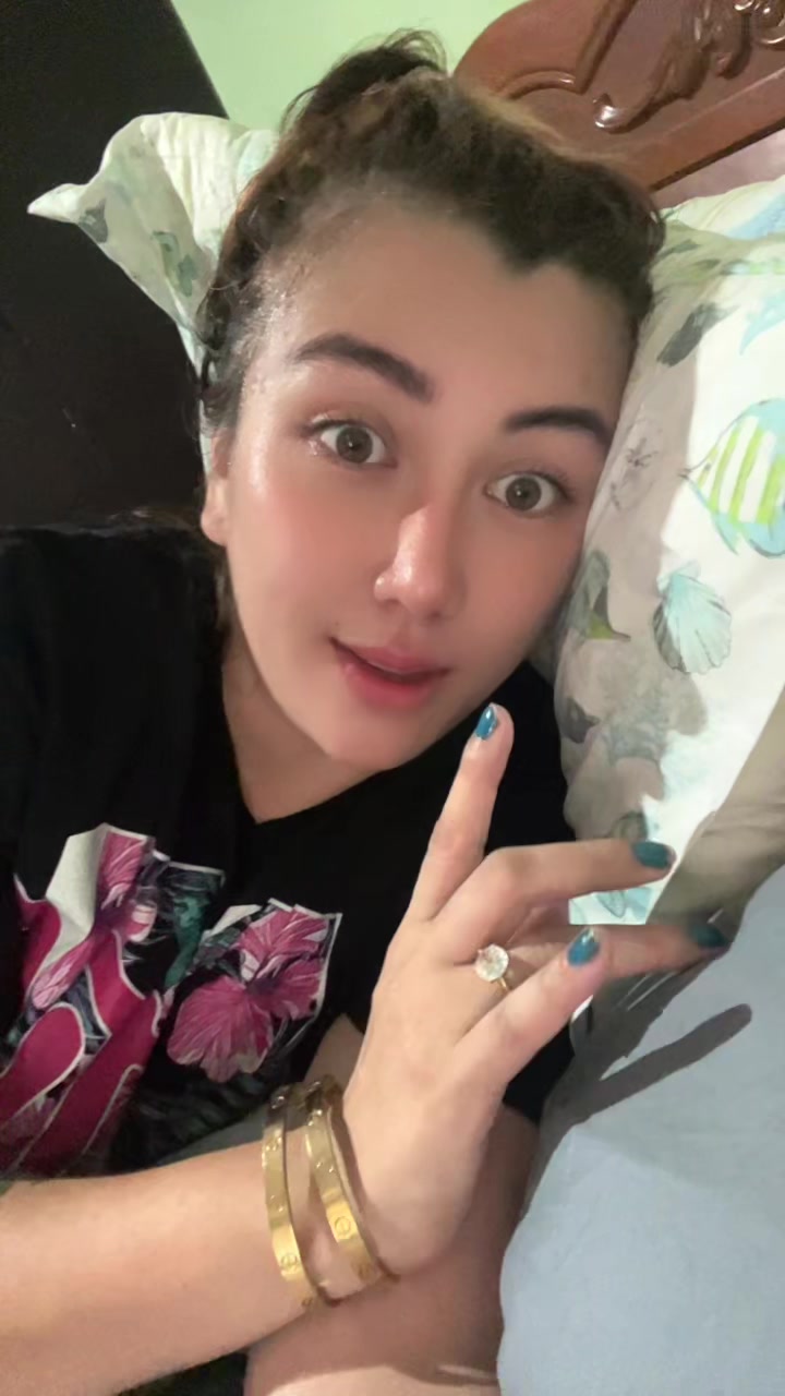 @Jeannni