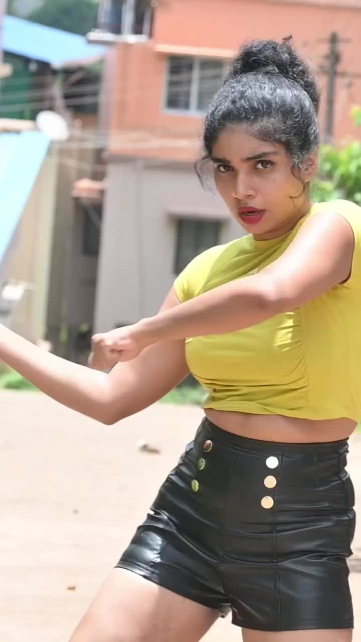 @Neeruttyy_🤍