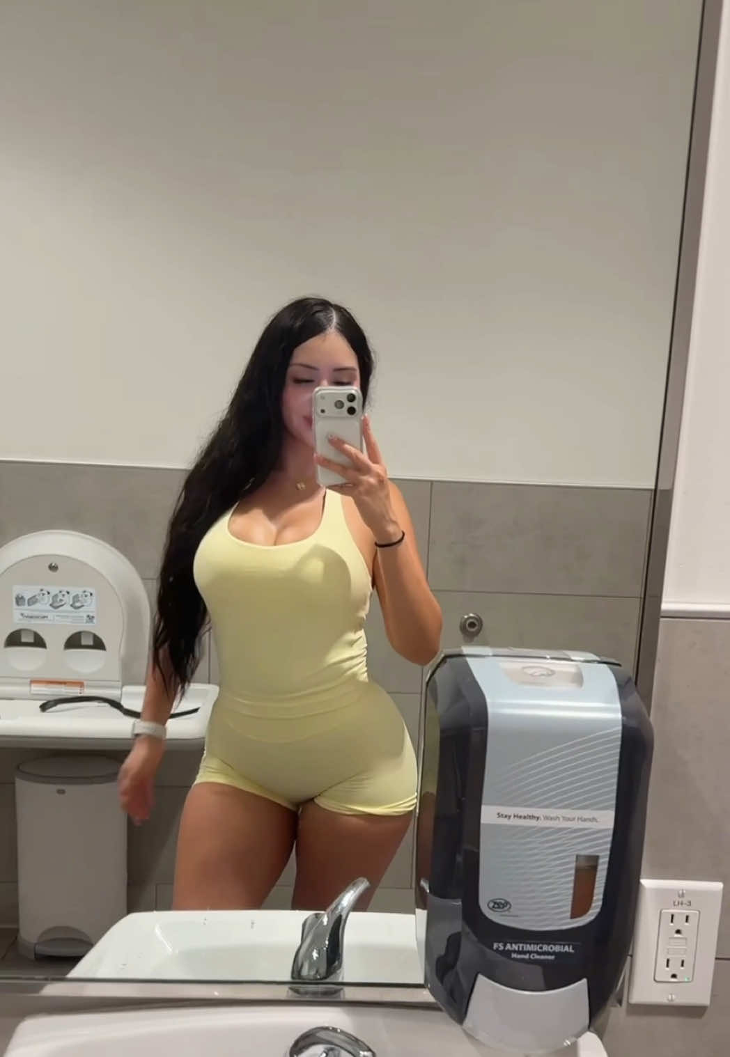 @yeleina