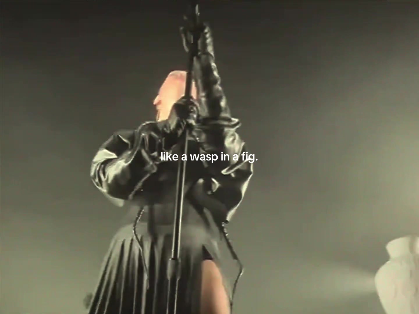 @⃟