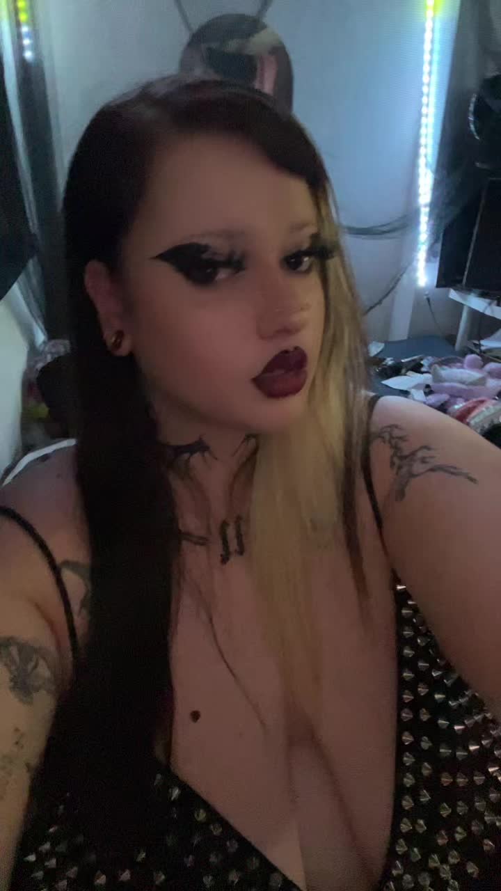 @aly🧛&zwj;♀️
