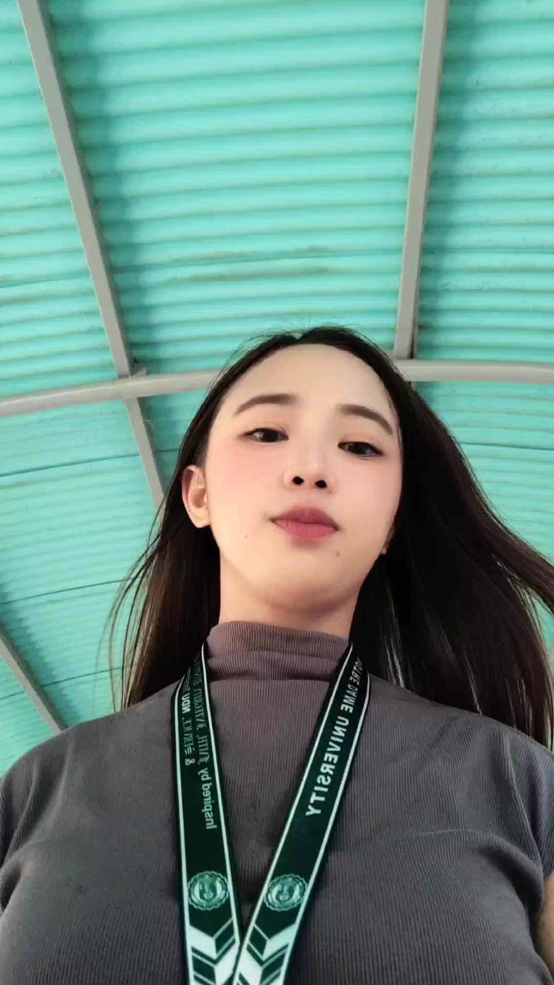 @Loraine
