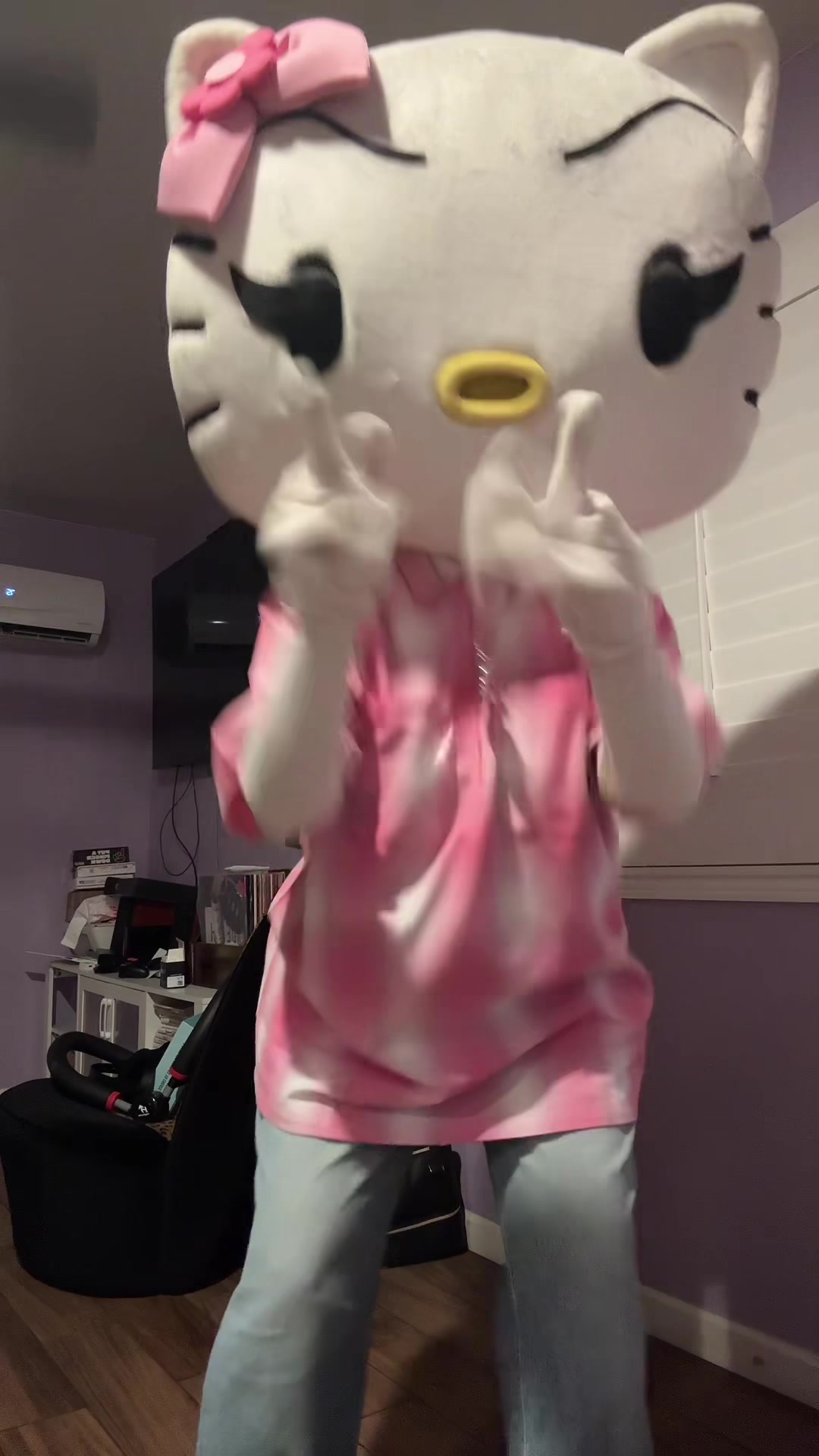 @𝒸𝒽𝒾𝒸𝒶𝓃𝒶 𝓀𝒾𝓉𝓉𝓎 ☆