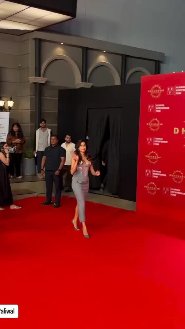 @Janhvi Kapoor Official