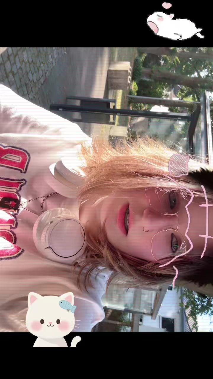 @Lucy^><^