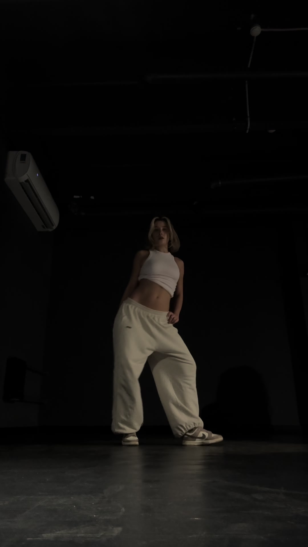 @V L A D A