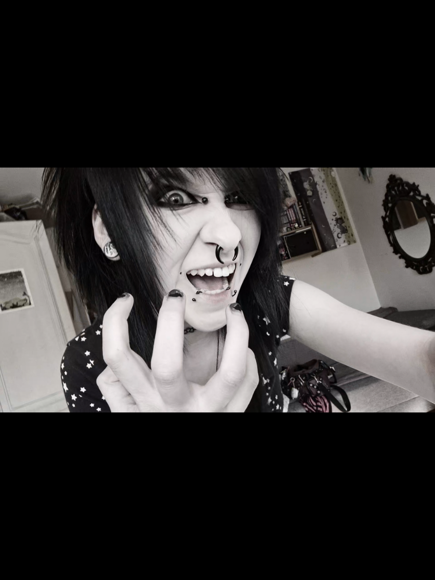 @☣︎ 𝔇𝔢𝔞𝔡𝔙𝔞𝔪𝔭 ☣︎