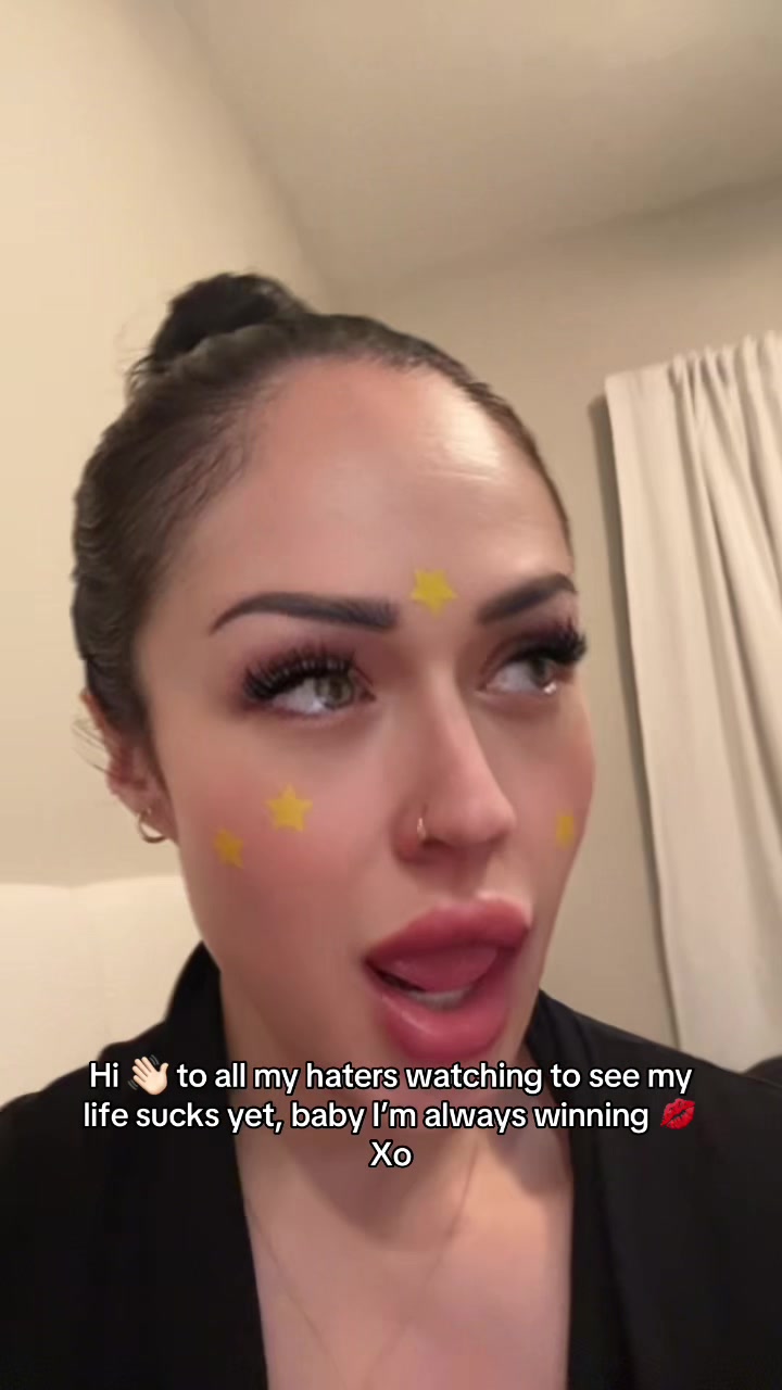 @Divinely_Dez