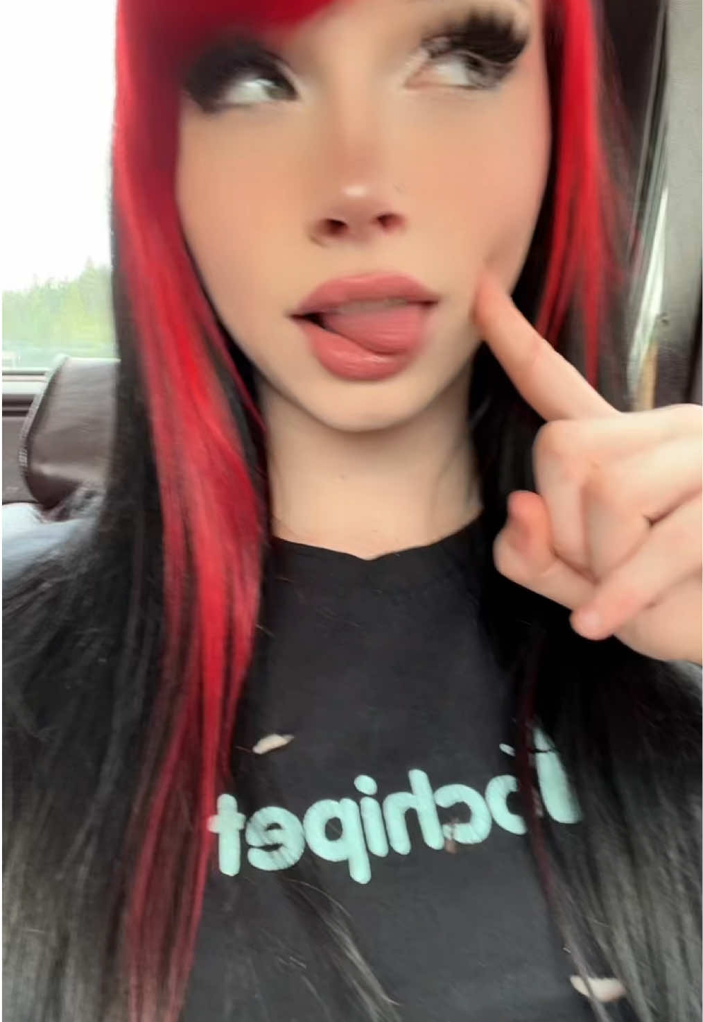 @freakshowsgirl
