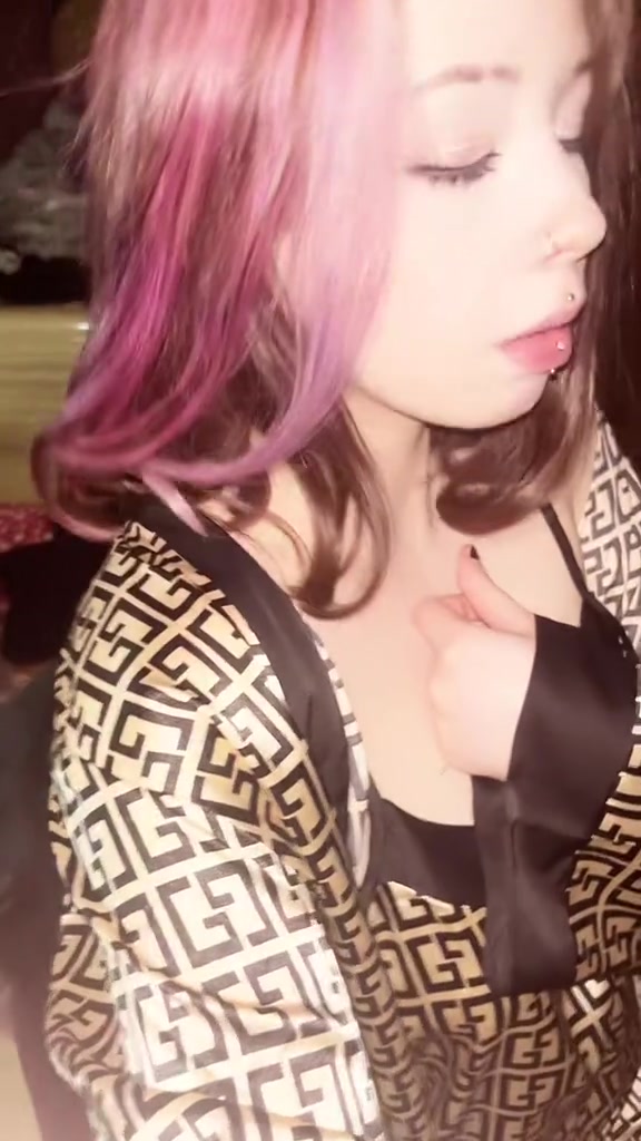 @xeuqシ