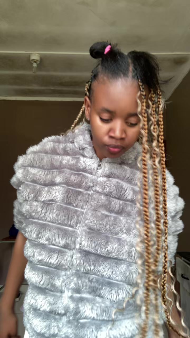 @L&egrave;&euml; Mnguni