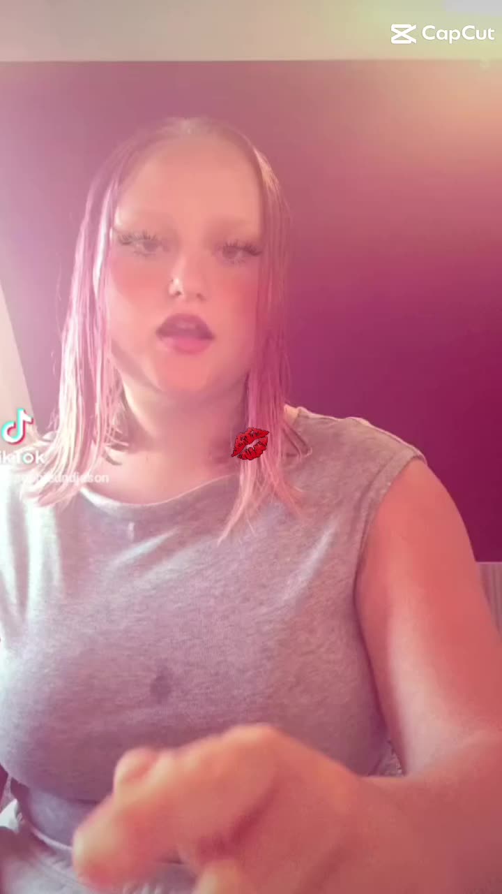 @Sophie🦋🎙