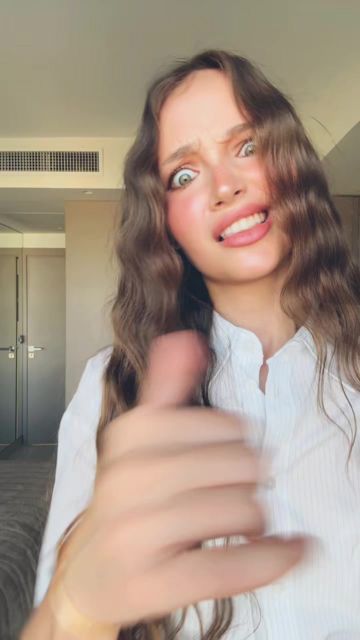 @hey_dely