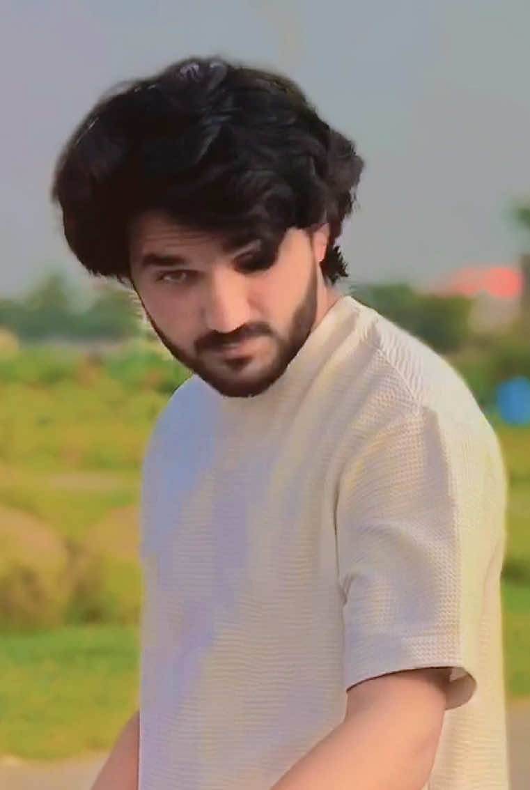 @اجنبی سہ لڑکا😷