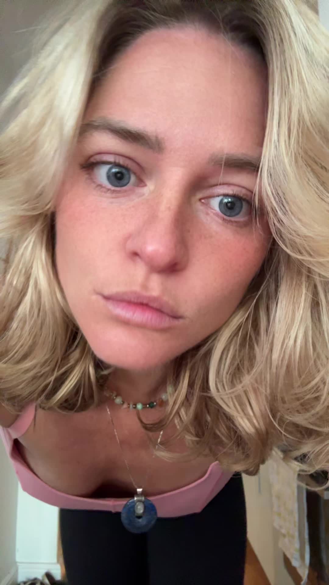 @HappyisAshley 🌞🦋🐶