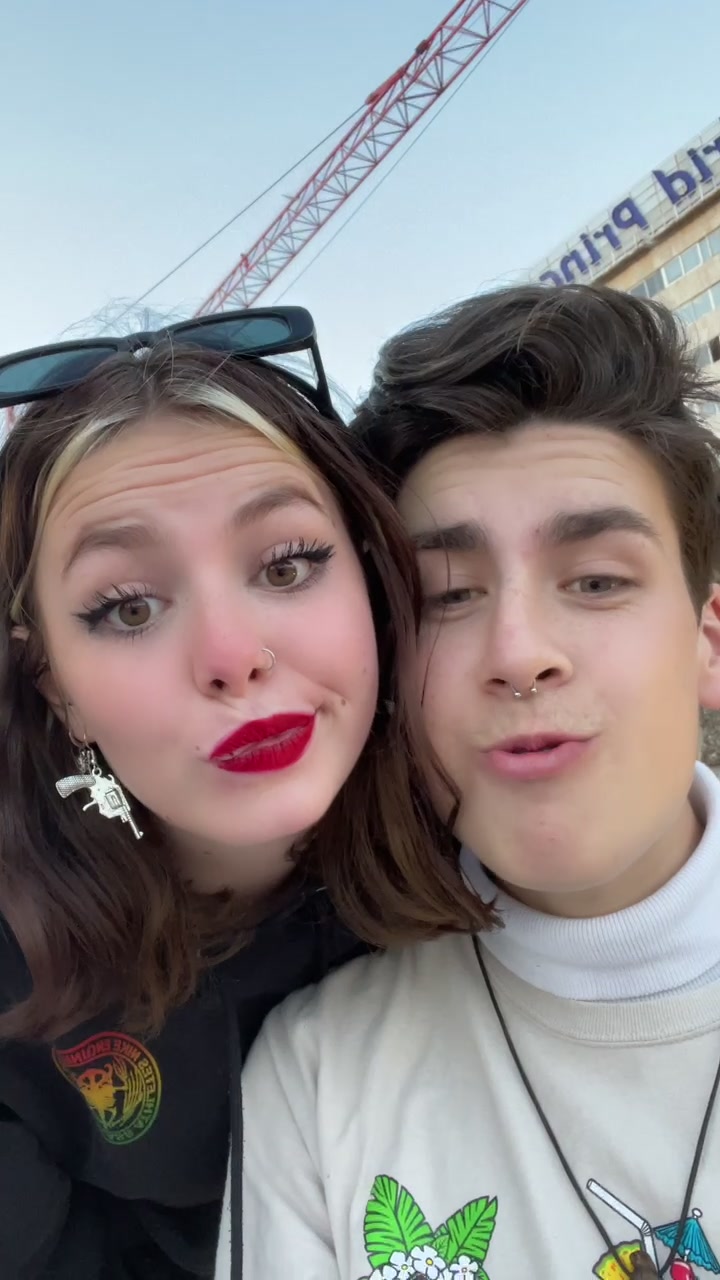 @Claudia García y Rurru😬💚