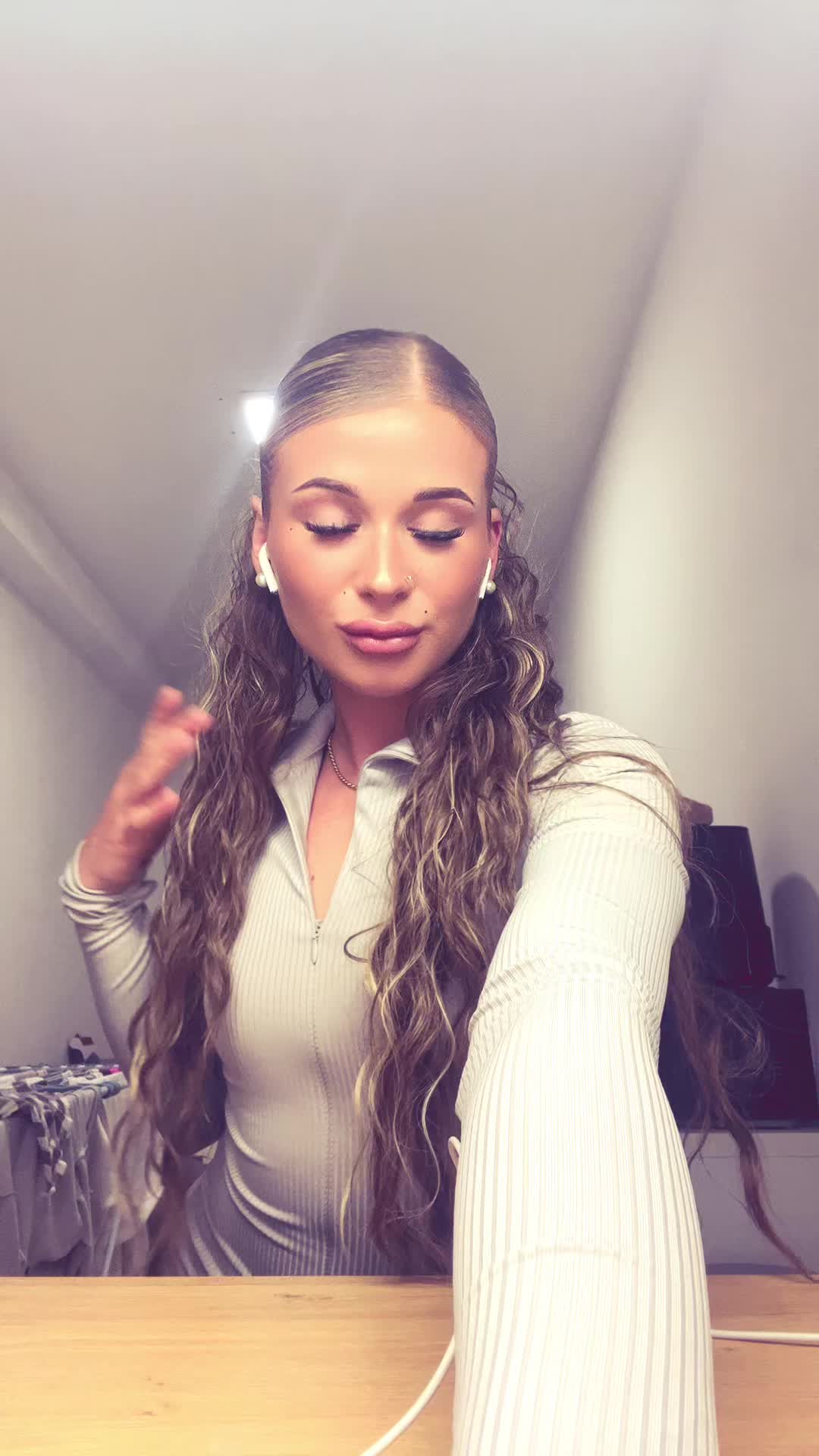 @Jesuismina