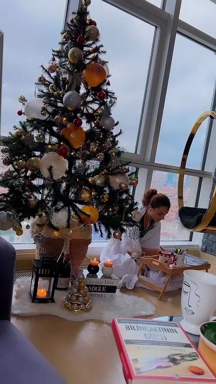 @MELEK ÖZÇAĞAN💎