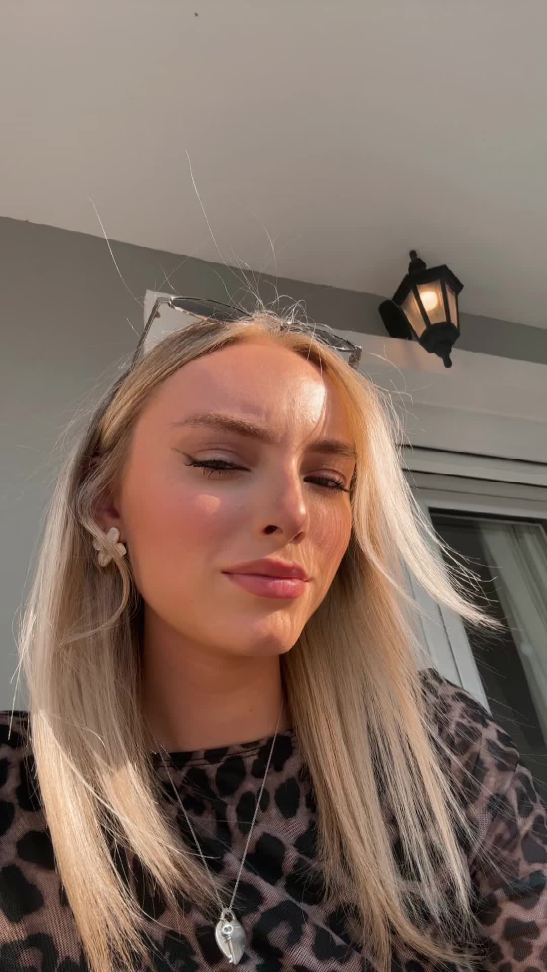 @Ella