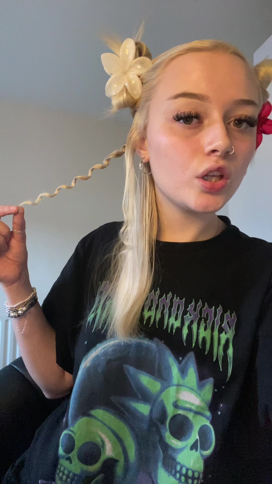 @𝒦𝒾𝓇𝒶-𝐿𝑒𝒾𝑔𝒽 𝒷𝑒𝓋𝒶𝓃
