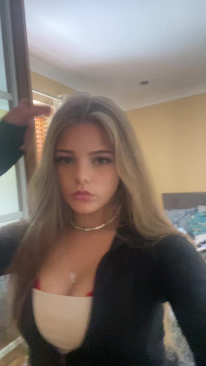 @𝐑𝐮𝐛𝐲 𝐄𝐥𝐥𝐞𝐧🤍🍒