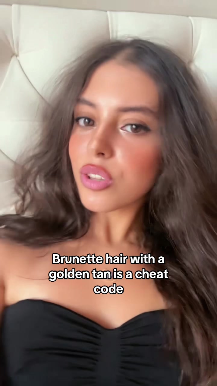 @Brunette bombshell