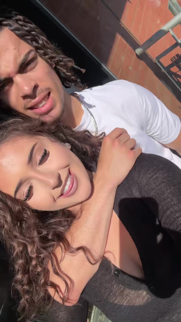 @𝐓
