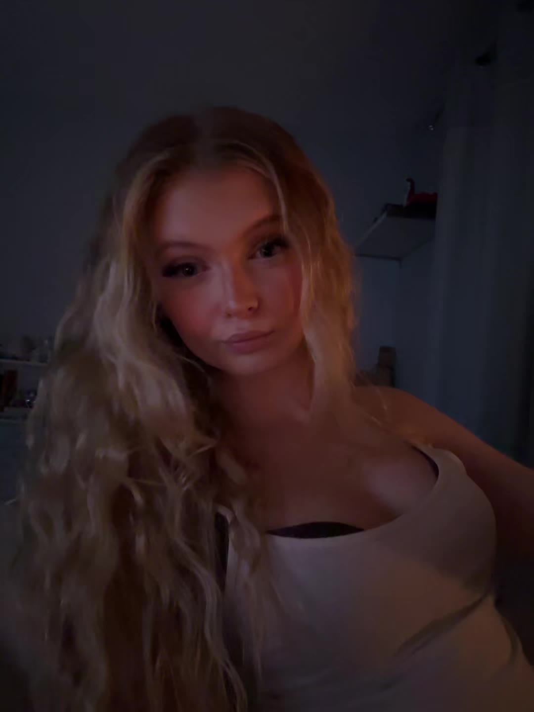 @𝐜𝐡𝐥𝐨💫