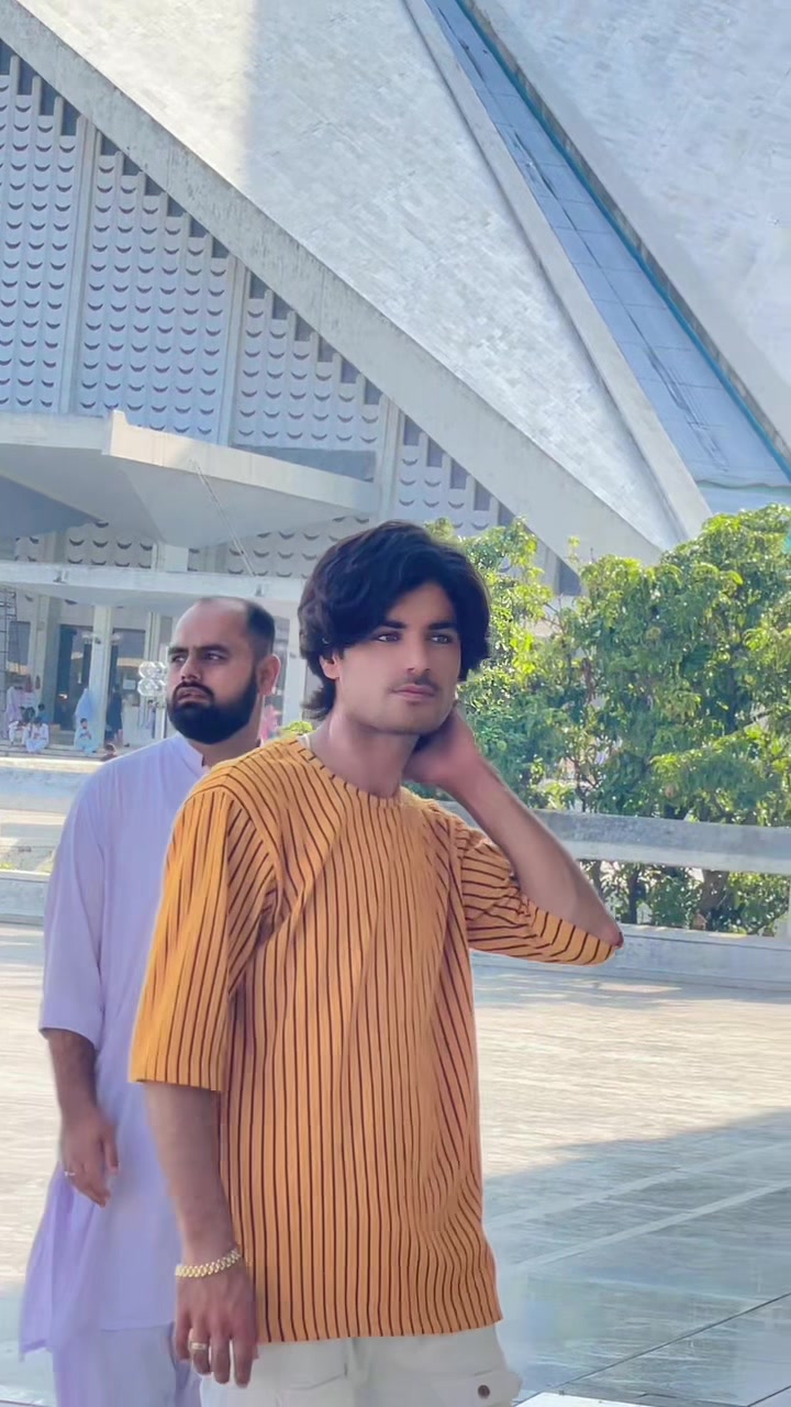 @𝑨𝑲𝑩𝑨𝑹 خٹک 🤴