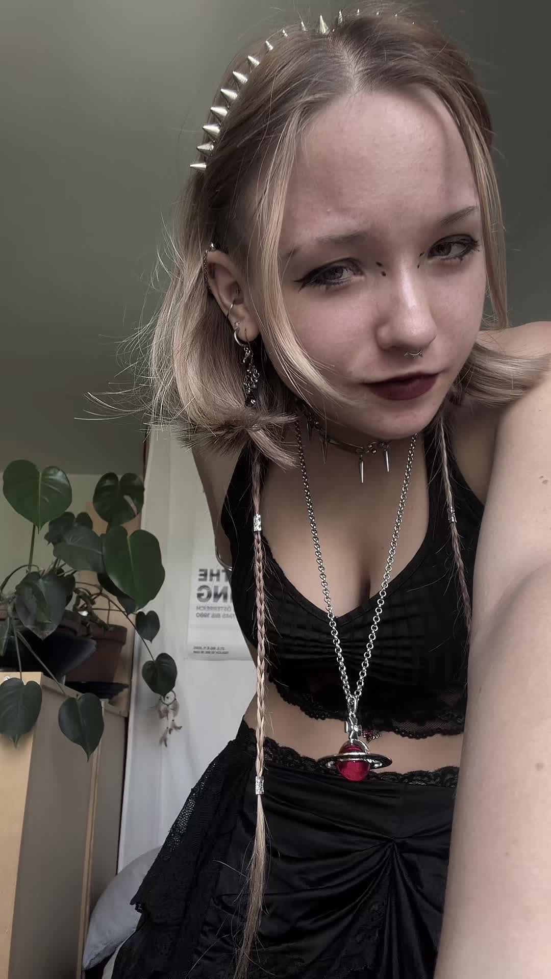 @velvet_curse