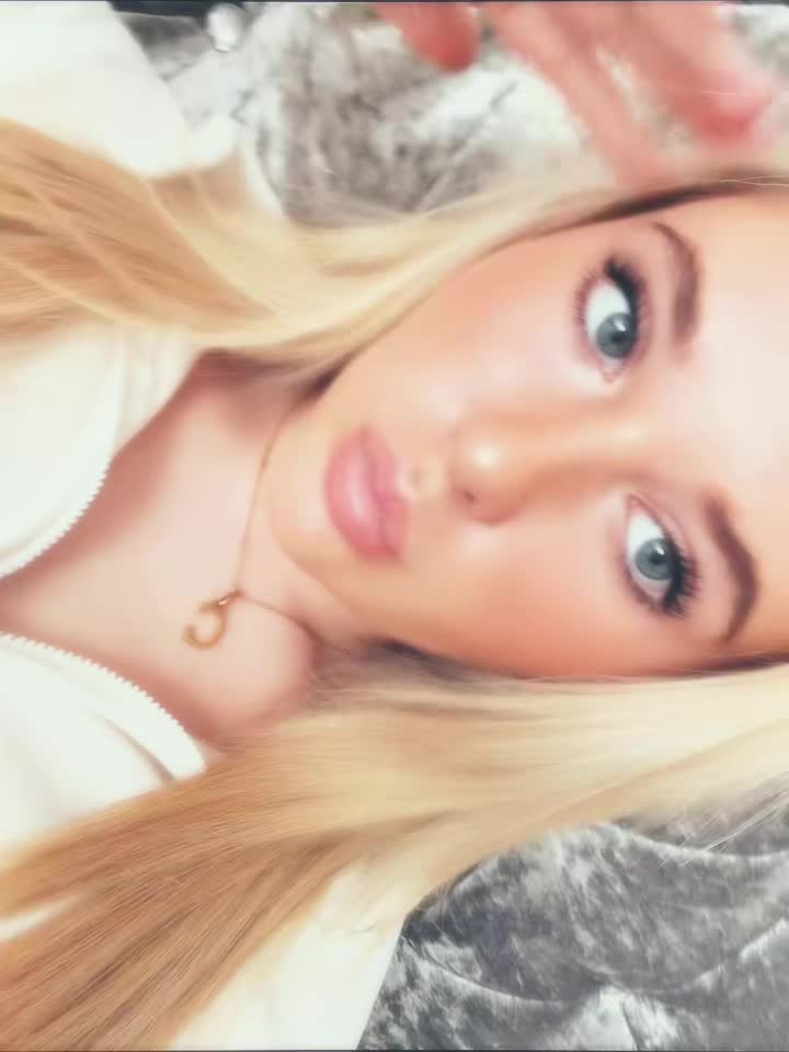 @caroline