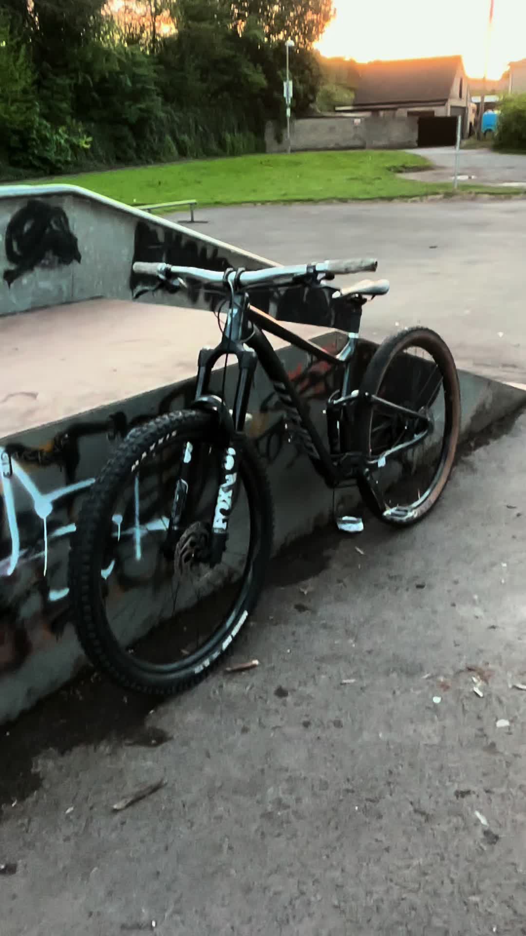 @𝐂𝐡𝐚𝐫𝐥𝐢𝐞
