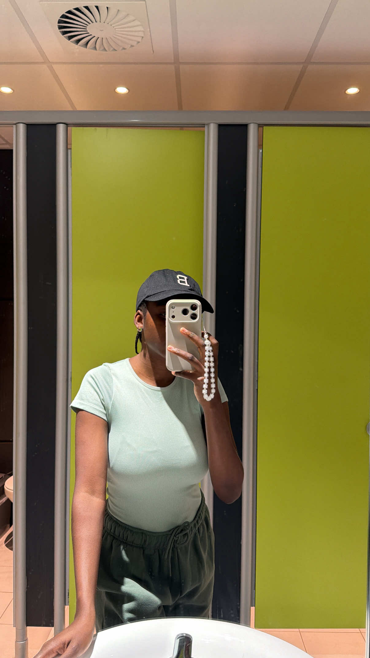 @eeysal_